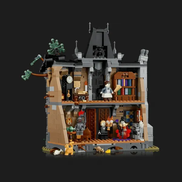 Конструктор LEGO Icons Маєток пані мера (11383)