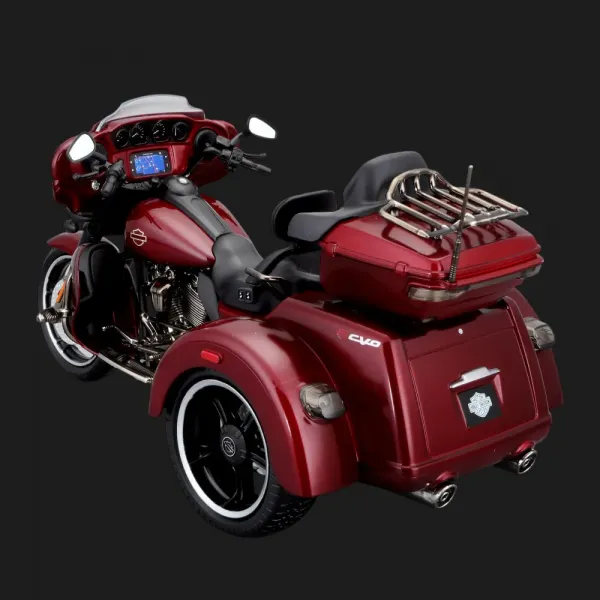 Мотоцикл Maisto Harley-Davidson Motorcycles 2021 CVO Tri Glide, 1:12 (32337 met. red)